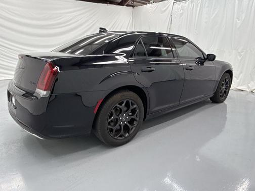 2022 Chrysler 300 Touring L