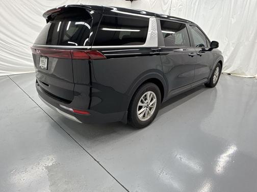 2022 Kia Carnival LXS