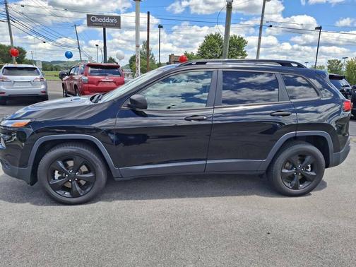 2017 Jeep Cherokee Sport