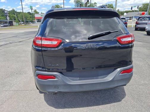 2017 Jeep Cherokee Sport