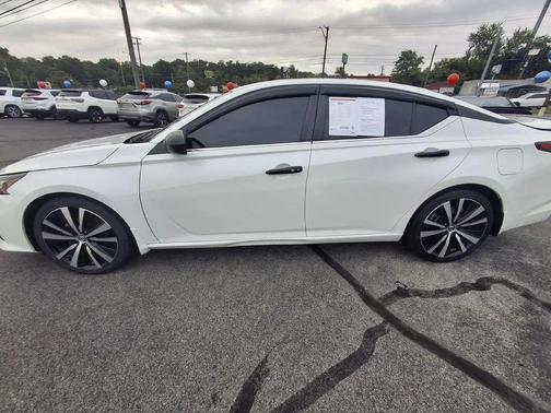 2022 Nissan Altima SR FWD