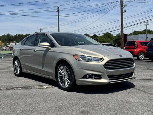 Tangerine Scream Tri-Coat Paint 2015 Ford Fusion SE