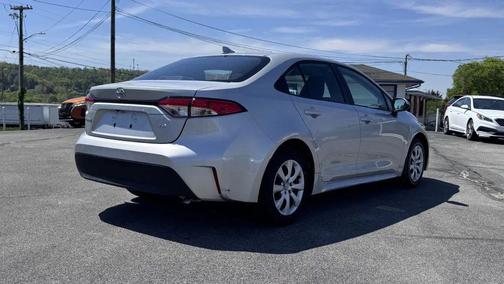 Silver Sky Metallic 2024 Toyota Corolla LE