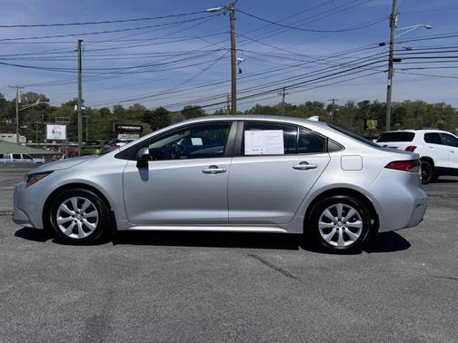 Silver Sky Metallic 2024 Toyota Corolla LE