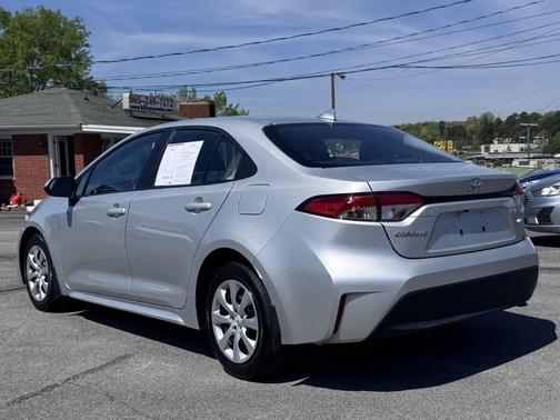 Silver Sky Metallic 2024 Toyota Corolla LE