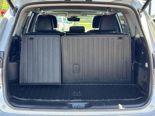 Silver Knockout Metallic 2019 Toyota Highlander Limited
