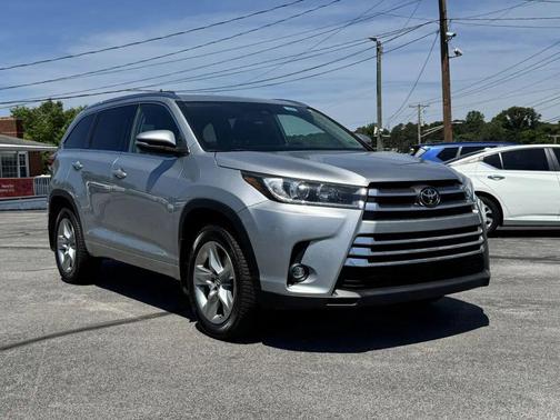 Silver Knockout Metallic 2019 Toyota Highlander Limited