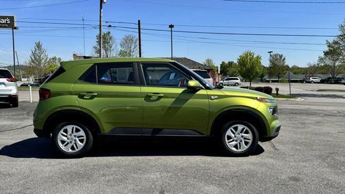 2022 Hyundai VENUE SE