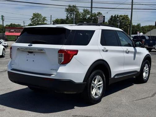 White 2023 Ford Explorer XLT