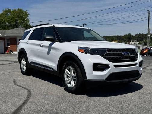 White 2023 Ford Explorer XLT