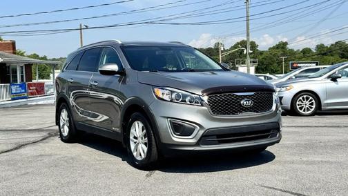 Silver 2016 Kia Sorento LX