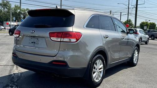 Silver 2016 Kia Sorento LX