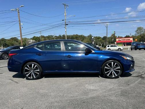 2021 Nissan Altima SR FWD