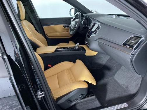 2024 Volvo XC90 B6 Ultimate Bright Theme 7-Seater