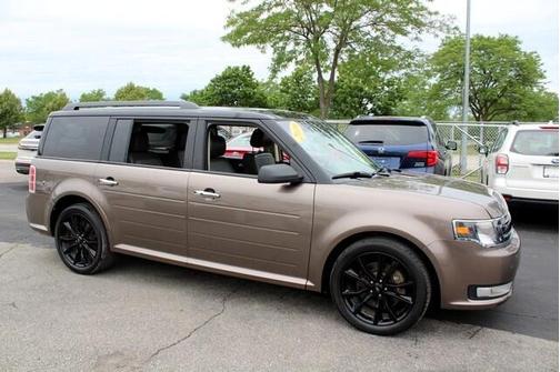 Photo 3 of 10 of 2019 Ford Flex SEL