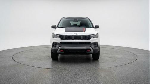 Bright White Clearcoat 2025 Jeep Compass Trailhawk