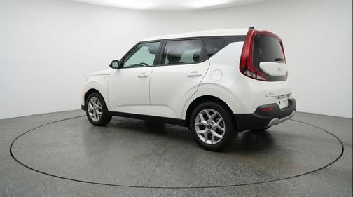 Snow White Pearl 2025 Kia Soul LX