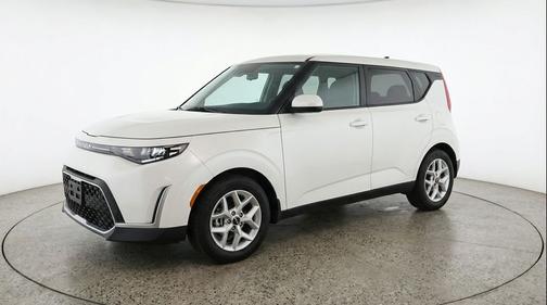 Snow White Pearl 2025 Kia Soul LX