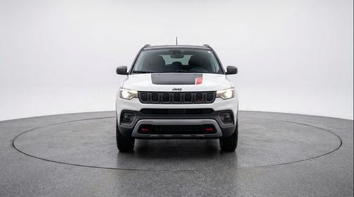 Bright White Clearcoat 2025 Jeep Compass Trailhawk