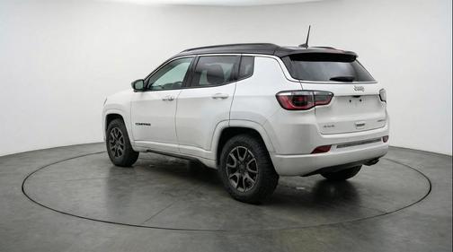 Bright White Clearcoat 2025 Jeep Compass Trailhawk