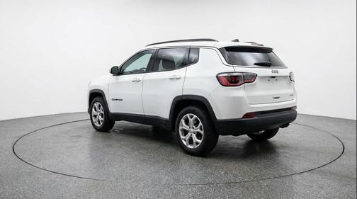 Bright White Clearcoat 2025 Jeep Compass Latitude