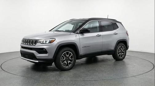 Silver Zynith Metallic Clearcoat 2025 Jeep Compass Trailhawk