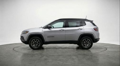 Silver Zynith Metallic Clearcoat 2025 Jeep Compass Trailhawk