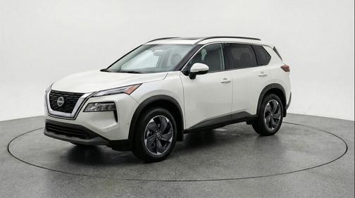 Everest White Pearl Tricoat 2025 Nissan Rogue SV