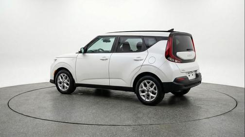 Snow White Pearl 2025 Kia Soul LX