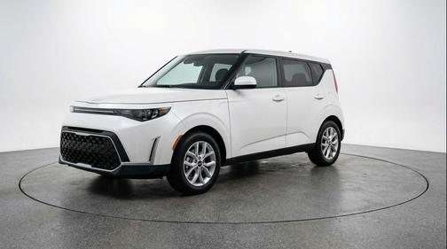 Snow White Pearl 2025 Kia Soul LX