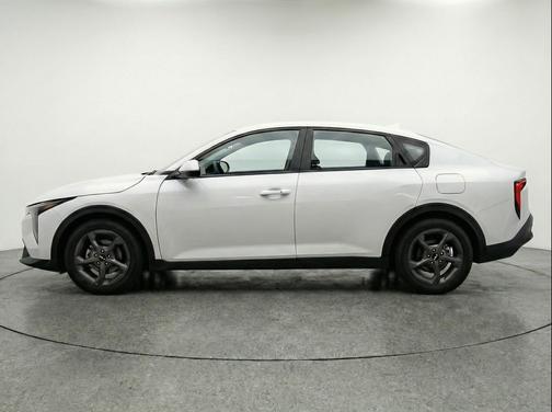 Snow White Pearl 2025 Kia K4 LXS