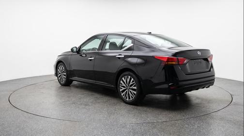 Super Black 2025 Nissan Altima SV FWD