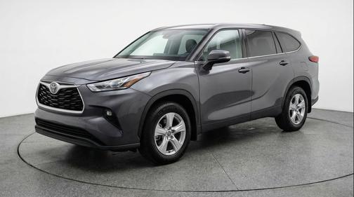 Magnetic Gray Metallic 2025 Toyota Highlander LE