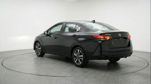 Super Black 2025 Nissan Versa 1.6 SV