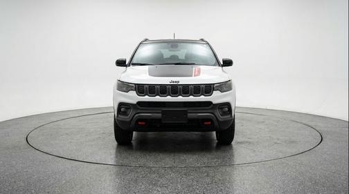 Bright White Clearcoat 2025 Jeep Compass Trailhawk