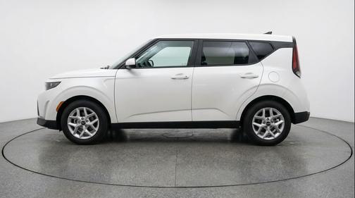 Snow White Pearl 2025 Kia Soul LX