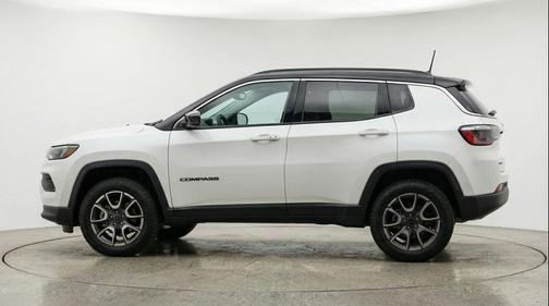 Bright White Clearcoat 2025 Jeep Compass Trailhawk