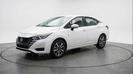 Aspen White Tricoat 2025 Nissan Versa 1.6 SV