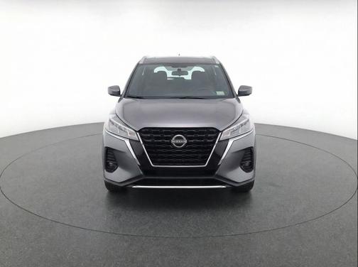 Gun Metallic 2025 Nissan Kicks SV