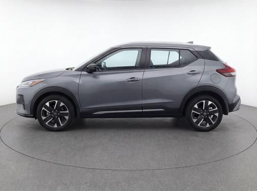 Gun Metallic 2025 Nissan Kicks SV