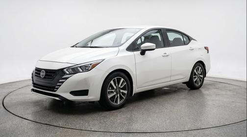 Brilliant Silver Metallic 2025 Nissan Versa 1.6 SV