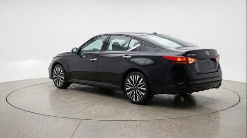 Super Black 2025 Nissan Altima SV FWD