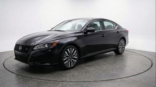Super Black 2025 Nissan Altima SV FWD