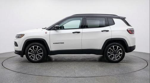 Bright White Clearcoat 2025 Jeep Compass Trailhawk