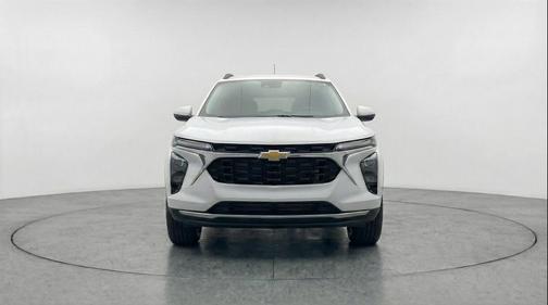 Summit White 2025 Chevrolet Trax LT