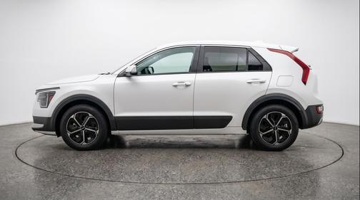 Snow White Pearl 2026 Kia Niro LX
