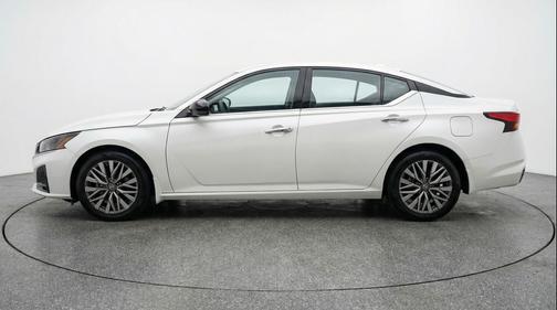 Glacier White 2025 Nissan Altima SV FWD