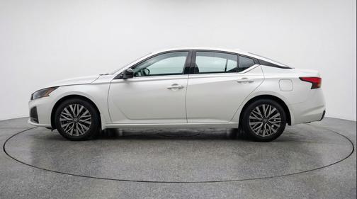 Glacier White 2025 Nissan Altima SV FWD