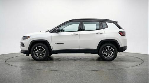 Bright White Clearcoat 2025 Jeep Compass Trailhawk
