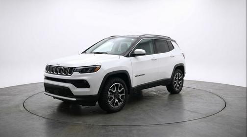 Silver Zynith Metallic Clearcoat 2025 Jeep Compass Trailhawk